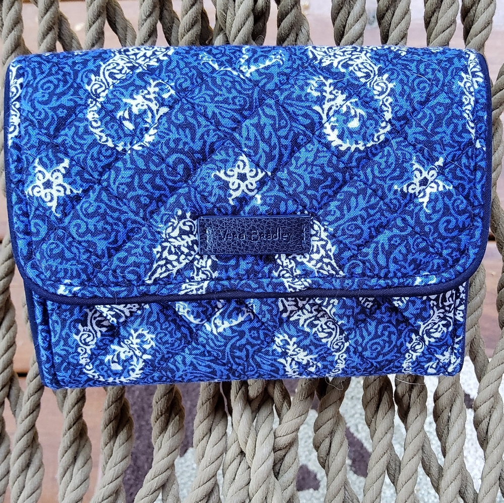 Vera Bradley Sea Horse of Course Riley Wallet - Picture 1 of 16
